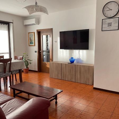 Appartamento spazioso con 3 camere da letto Riva del Garda Esterno foto