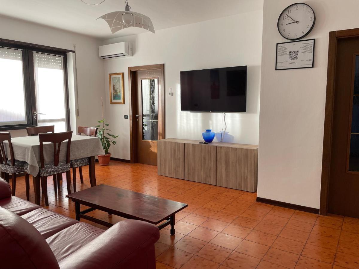 Appartamento spazioso con 3 camere da letto Riva del Garda Esterno foto