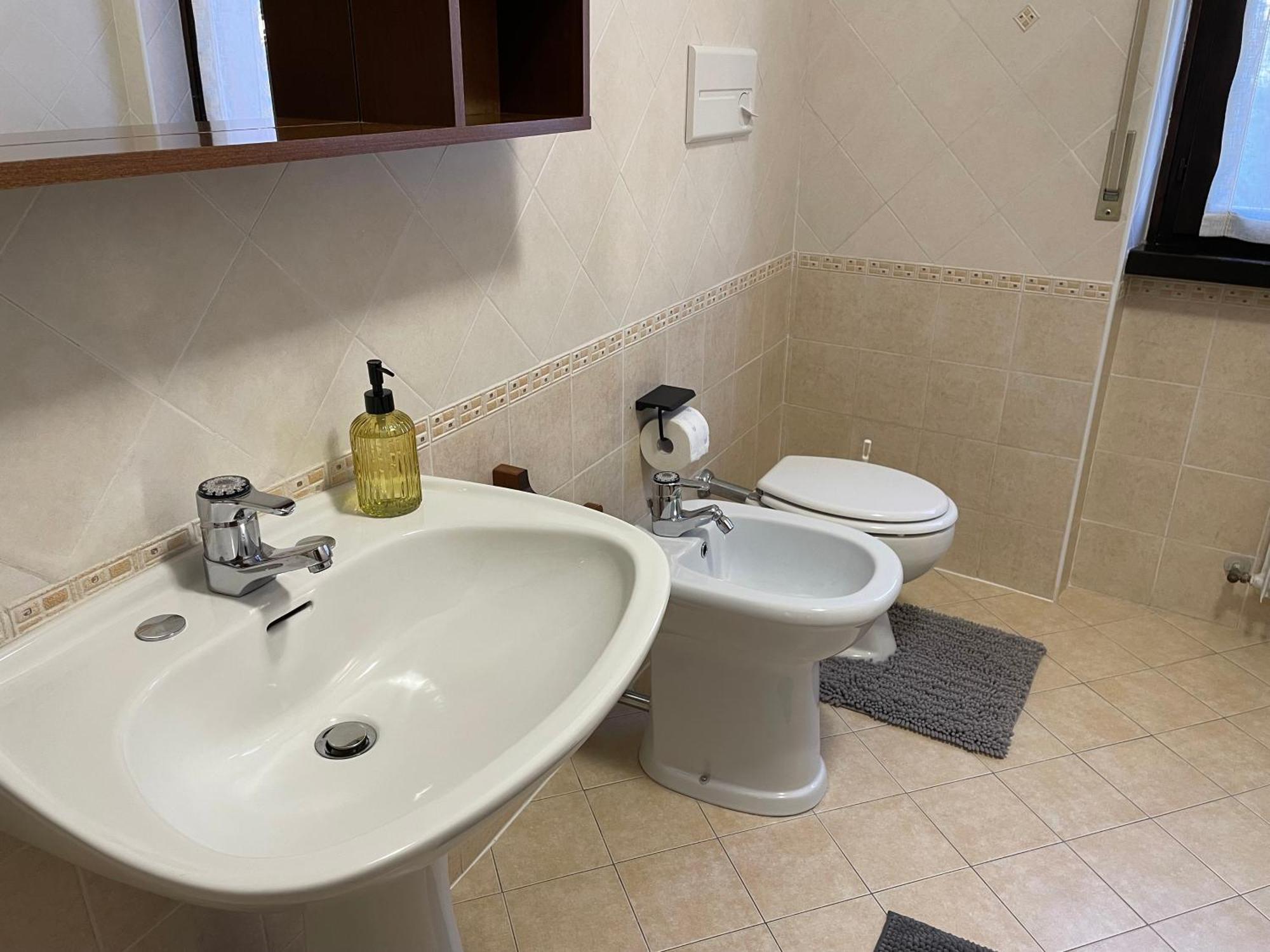 Appartamento spazioso con 3 camere da letto Riva del Garda Esterno foto