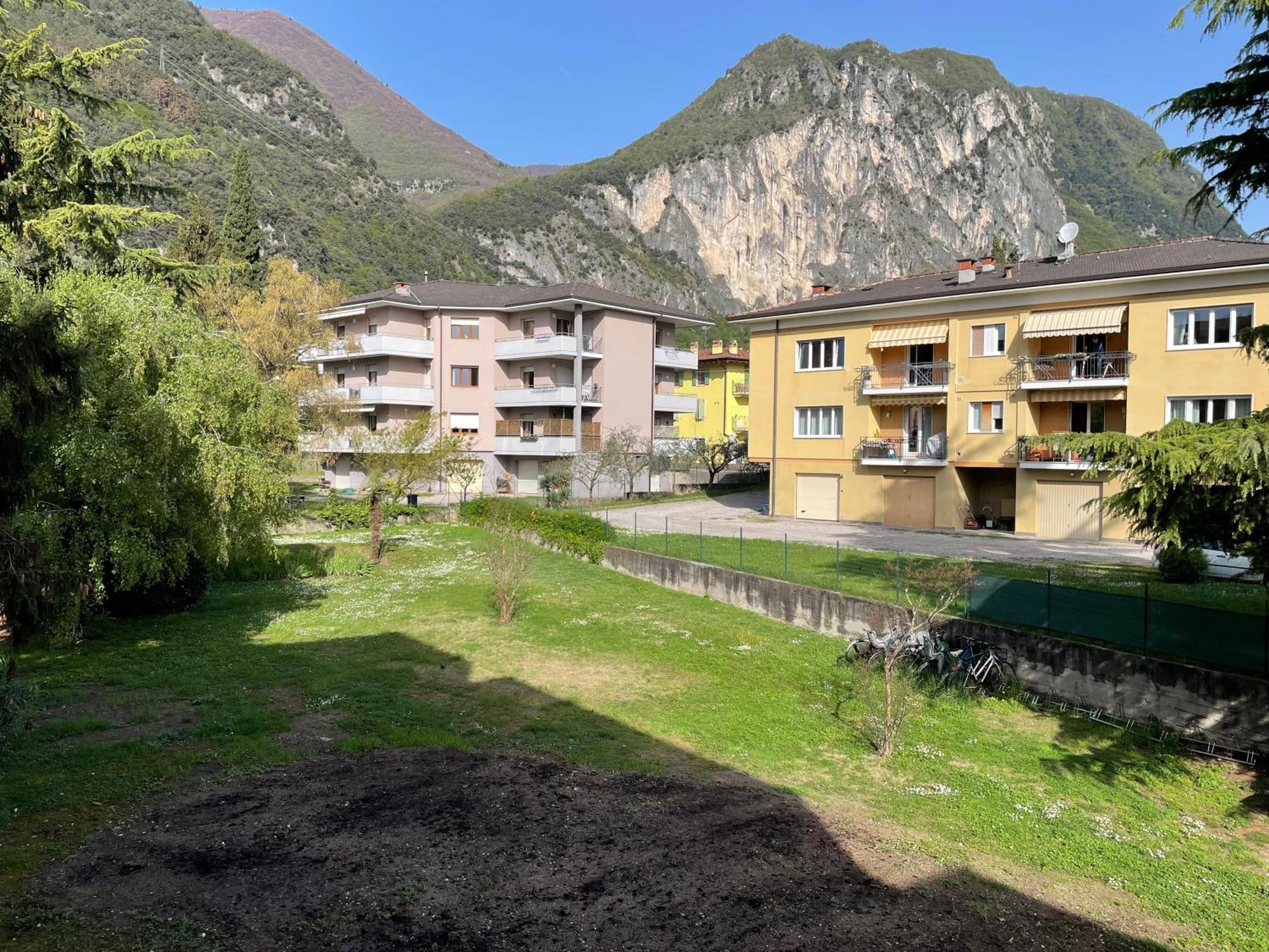 Appartamento spazioso con 3 camere da letto Riva del Garda Esterno foto